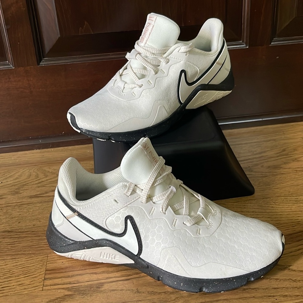 Nike Legend Essential 2 Premium W7 EU38